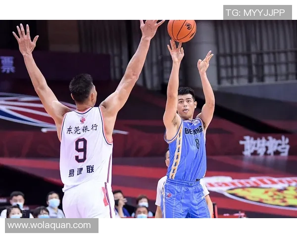 方硕的篮球之路：从青涩少年到职业赛场的辉煌历程与心路历程