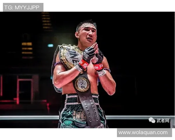 王冠与雅桑克莱的巅峰对决谁将成为拳坛新王者